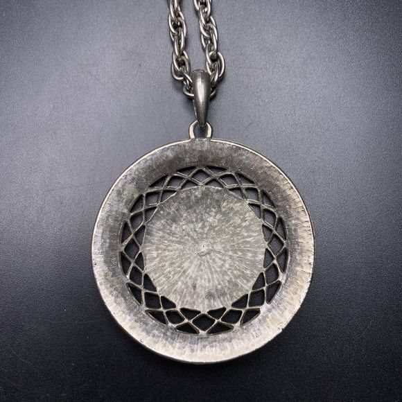 Silver Tone Pendant Necklace Large Round Etched Floral Long 24 Inch Vintage - Picture 4 of 6